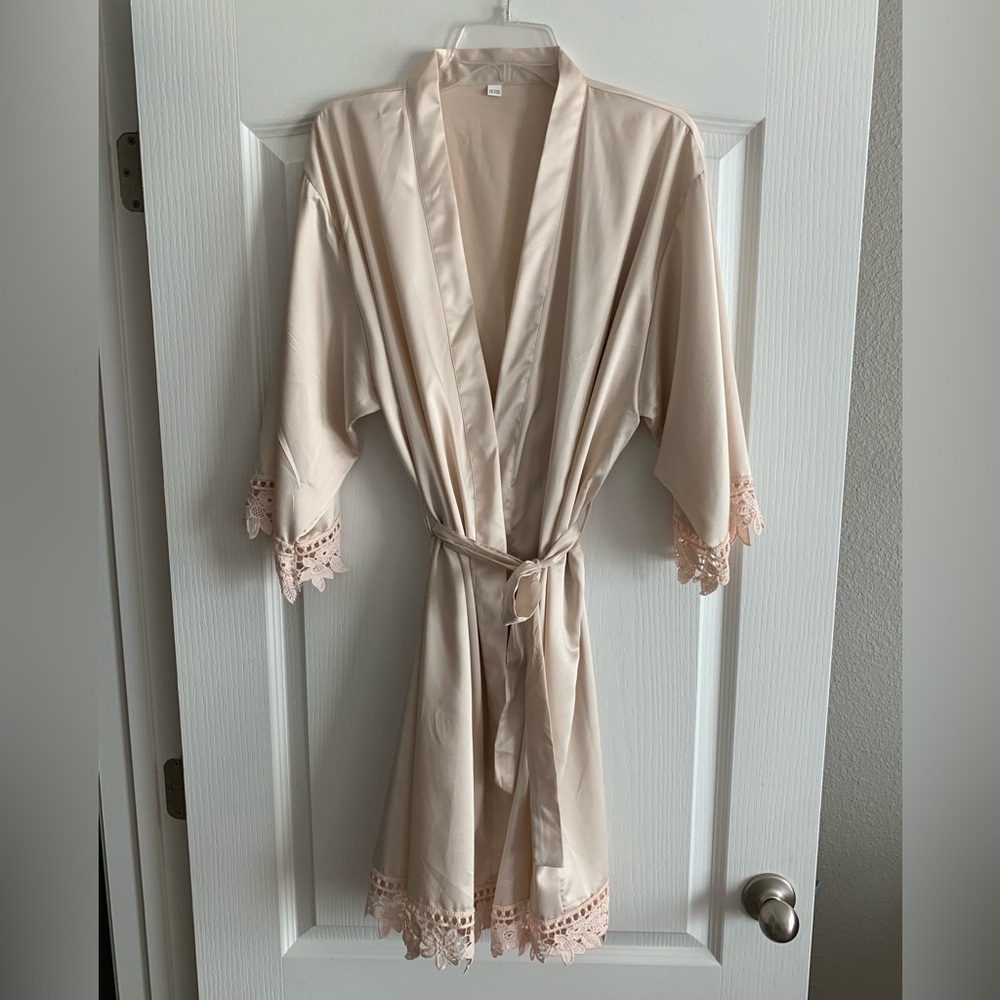Champagne Satin robe size XXL/XXXL